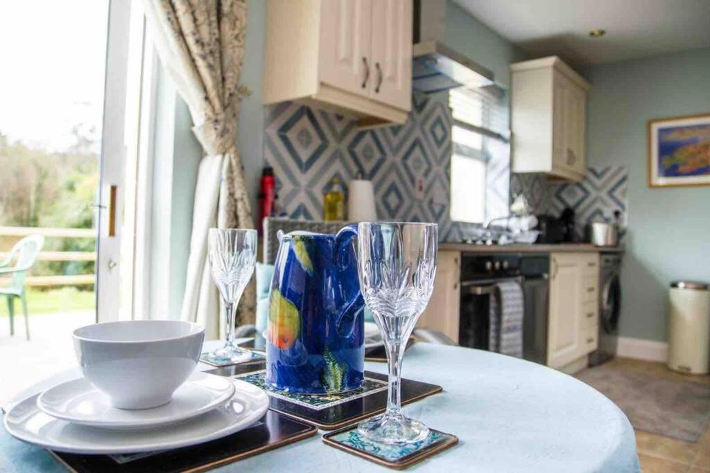 Kingfisher Riverside Retreat Кенмар Экстерьер фото